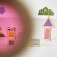 Janod Klocki drewniane przeźroczyste kolorowe sensoryczne 12 m+