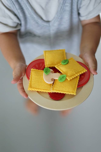 Janod Filcowy zestaw makaronów i akcesoria do przyrządzania włoskiej pasty 3+