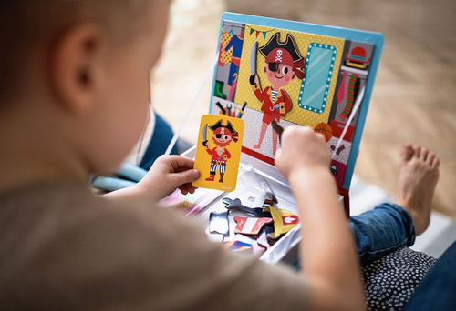 Janod Magnetyczna układanka Kostiumy Chłopiec Magnetibook