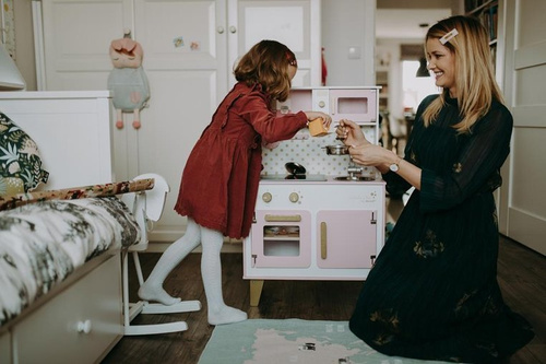 Janod Duża kuchnia drewniana z dźwiękiem i 6 akcesoriami Candy Chic