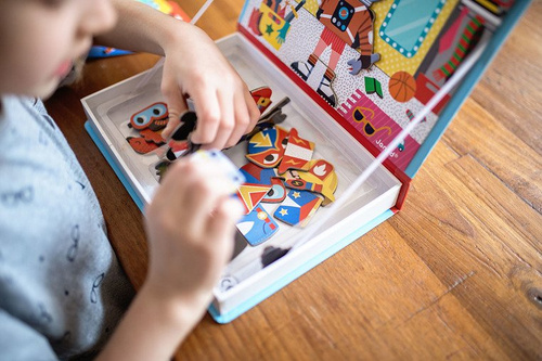 Janod Magnetyczna układanka Kostiumy Chłopiec Magnetibook