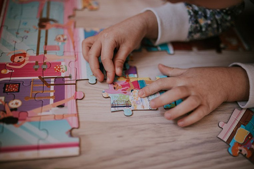 Janod Puzzle w walizce Akademia tańca 100 elementów 6+ Made in France