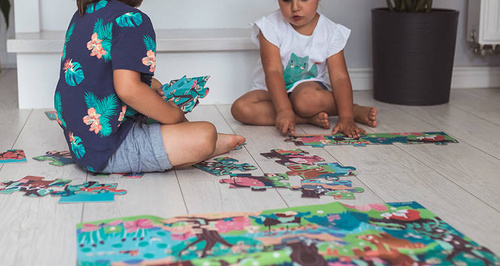 Janod Świecące puzzle z mini-lampką UV Las 24 elementy 3+