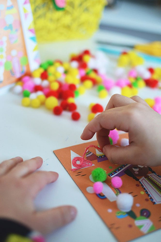 Janod Zestaw artystyczny Pompony Lamy 4+