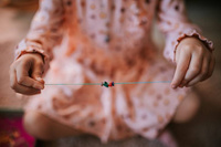 Janod Zestaw kreatywny do tworzenia biżuterii z kamieniami przynoszącymi szczęście 8+