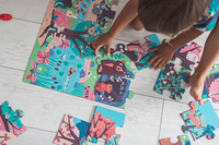 Janod Świecące puzzle z mini-lampką UV Las 24 elementy 3+ 