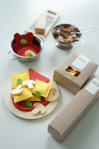 Janod Filcowy zestaw makaronów i akcesoria do przyrządzania włoskiej pasty 3+