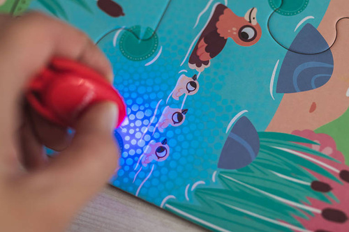 Janod Świecące puzzle z mini-lampką UV Las 24 elementy 3+