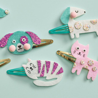 Janod Zestaw kreatywny do tworzenia biżuterii Brokatowe spinki do włosów Pieski i kotki 5+