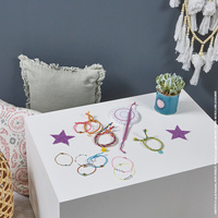 Janod Zestaw do tworzenia biżuterii Bransoletki przyjaźni 8+ 